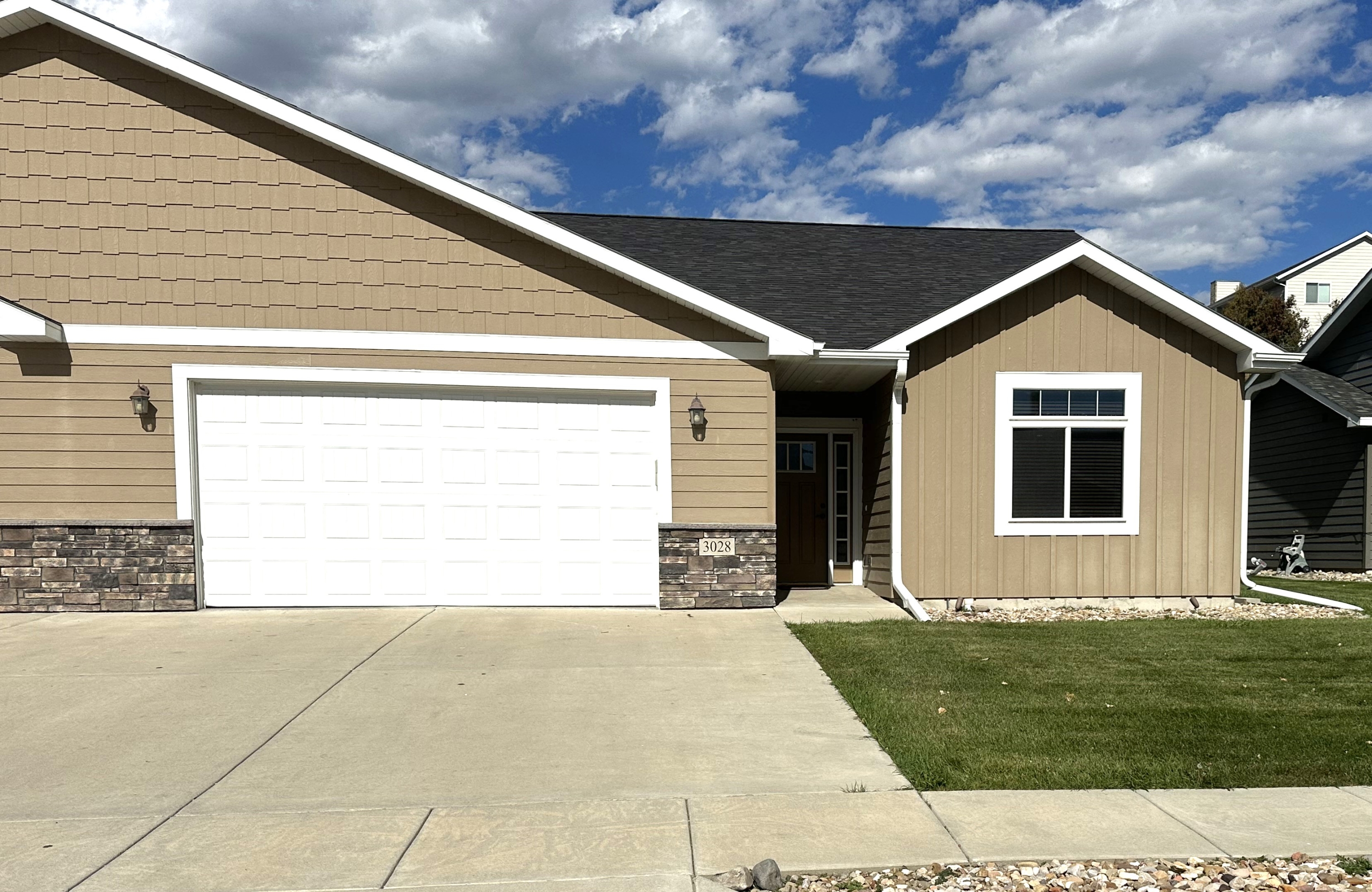 3028 Hoefer Avenue - 1